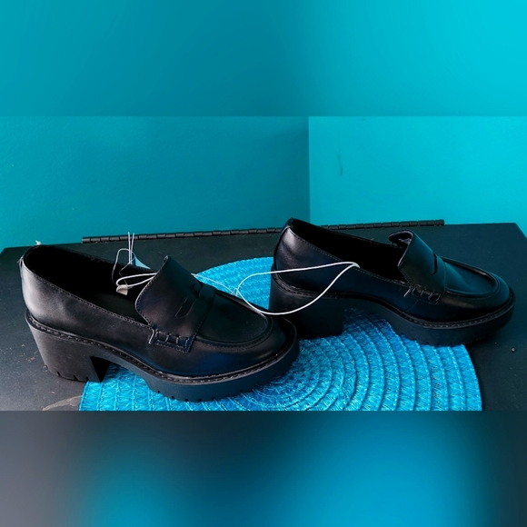 Universal Thread Black 2 1/2" Maisy heel loafers. NWT - Picture 3 of 9